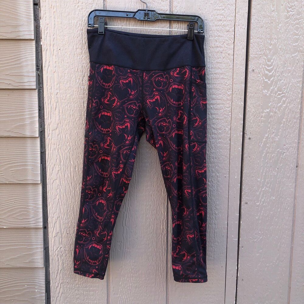 CVG Vicious & Delicious Reversible capris Vampire Halloween Size medium bite